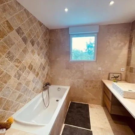 Art - Sur Villa Ver-sur-Mer